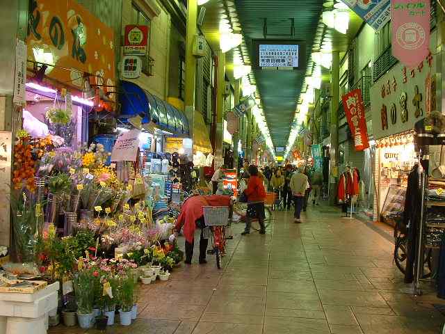 「ジョイフル三ノ輪」のアーケード商店街