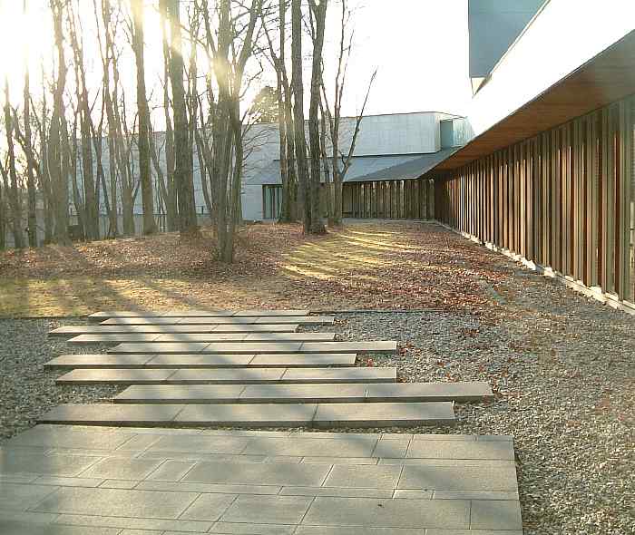 林の中の　宇都宮美術館