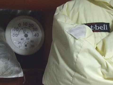 山田健二 「雪室宿」　雪室の中の温度計