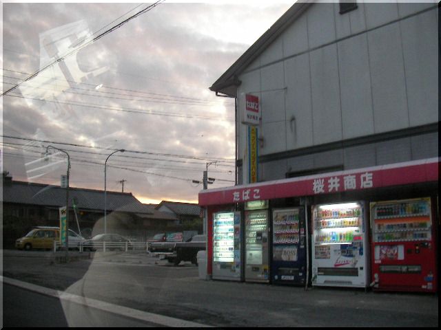 さくらい商店の夕暮れ.jpg