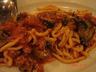 なすとソーセージのラグーのピチ