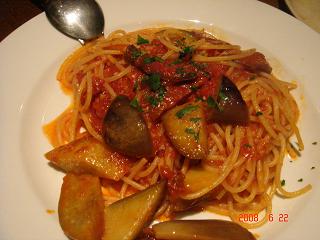 チョリソとなすとトマトのパスタ