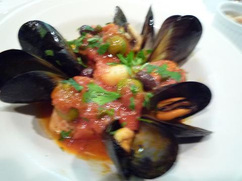 まぐろとムール貝のトマト煮込み