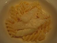 玉葱とタレッジョチーズのフジッリ