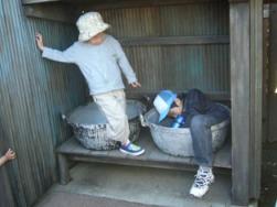 イタズラするときは仲よし？