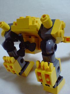 Yellow_Robot003