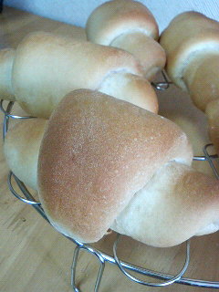 バターロール３