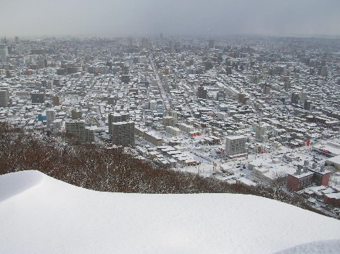 解けない道路の雪