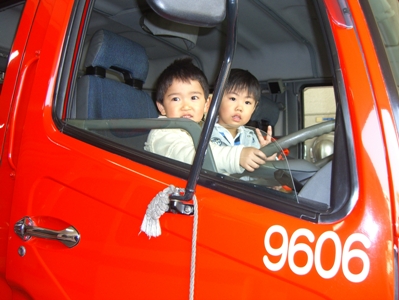 消防車の運転席.jpg