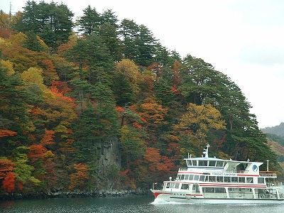 s-十和田湖の紅葉.jpg