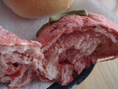 イチゴパンのなか