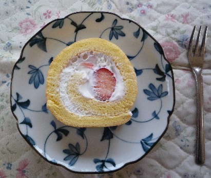 苺ロールケーキ1