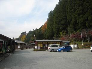 101114 あすかの湯駐車場.jpg