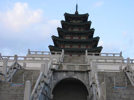 国立民族博物館