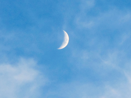 四日の月