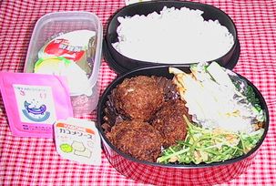 娘もお弁当です。