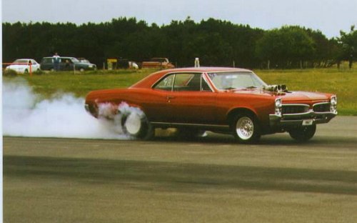 1967_Pontiac_GTO_burnout