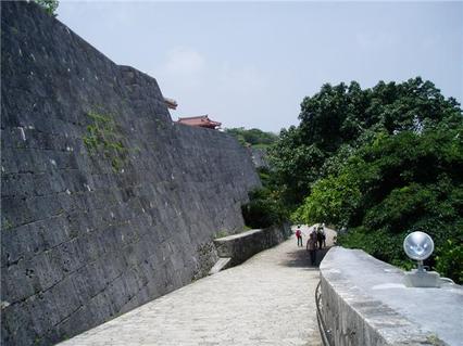 石畳と城壁