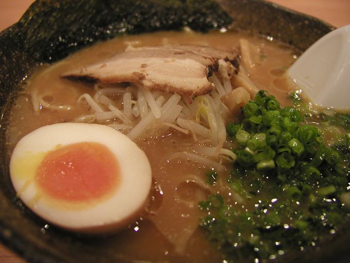 九州宮崎とんこつラーメン「日向屋」