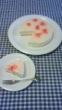 桜咲くチーズケーキ　カット