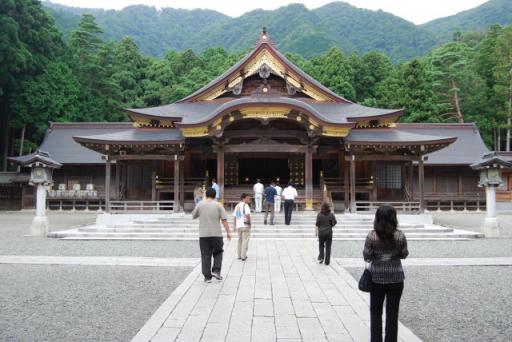 弥彦神社