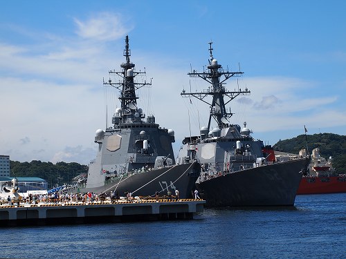 日本とアメリカのイージス艦