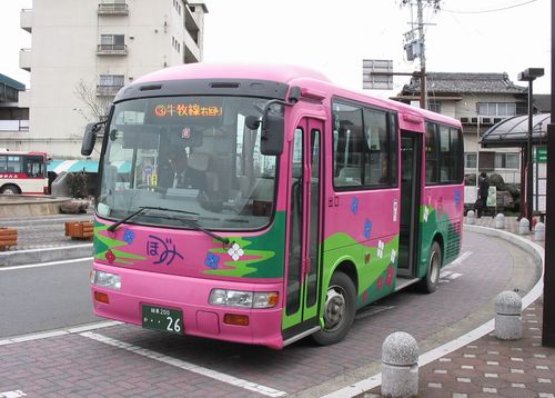 岐阜県　瑞穂市「みずほバス｣　車体には合併前の町名が　２００４年３月撮影