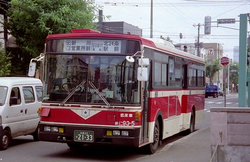 札幌市営地下鉄北２４条駅にて　札幌市営バス　旧塗装車
