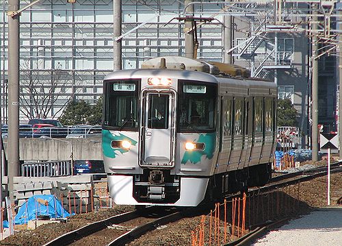 三河豊田駅に進入する岡崎行き電車