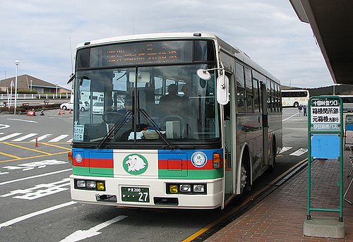 伊豆箱根バスはライオンズカラー