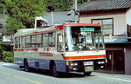 １９９３年１０月撮影　長野県根羽村にて　飯田行き信南交通バス