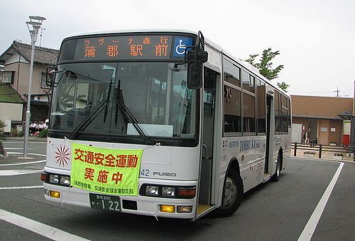三河大塚駅にて　サンライズバス　中型ノンステップバス