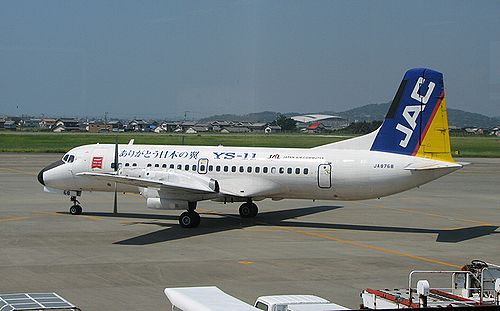 YS-11型機　JA8768 06年8月高知空港にて撮影