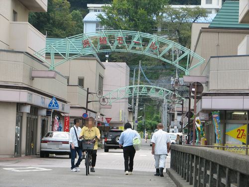 浜脇モールのアーチ