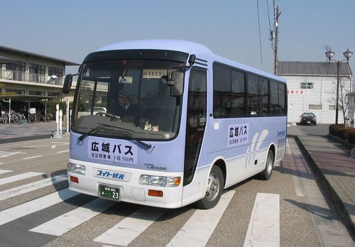 「広域バス」　スイト観光バスが運行　海津温泉にて