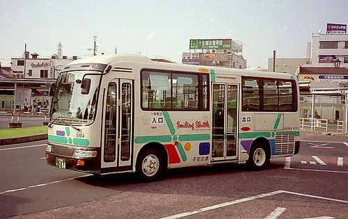 新検見川駅にて　平和交通　日野リエッセ　２００３年８月撮影