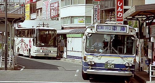 JR福山駅にて旧中国バスの写真