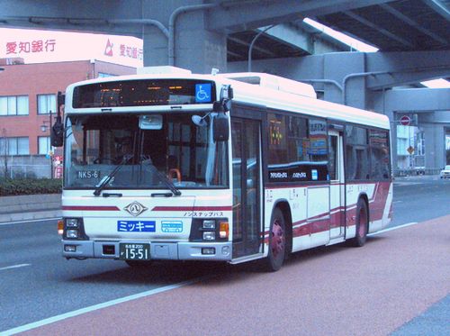 基幹１号で通常使われている専用車（「名鉄堀田」バス停近くで撮影）