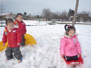 雪遊び