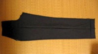 解体されたスラックス片脚
