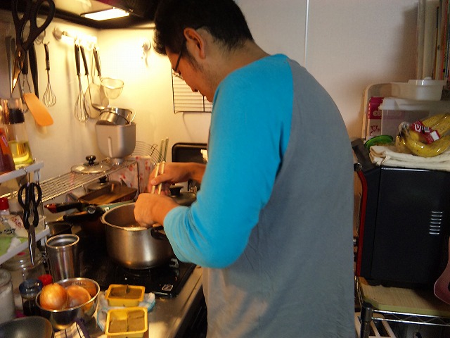 料理するダンナ