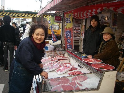 お肉の丸長さんの奥さん