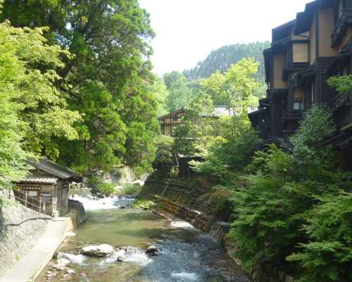 黒川温泉　田の原川と温泉旅館
