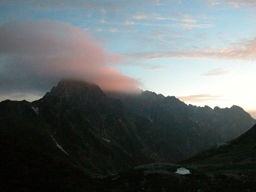 朝靄の剱の山頂