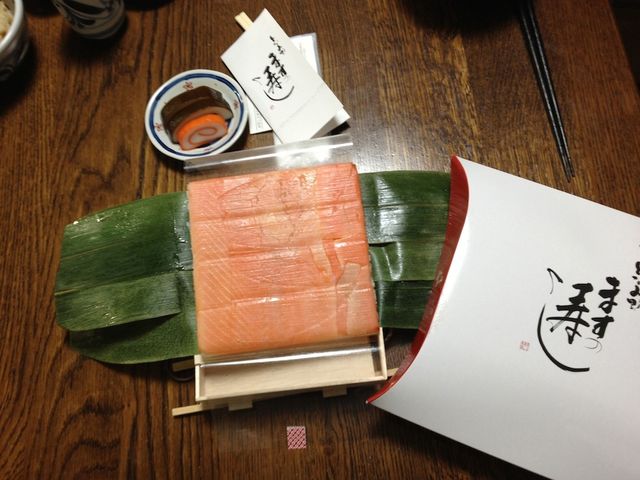 四角いますのすし