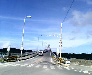 瀬底大橋