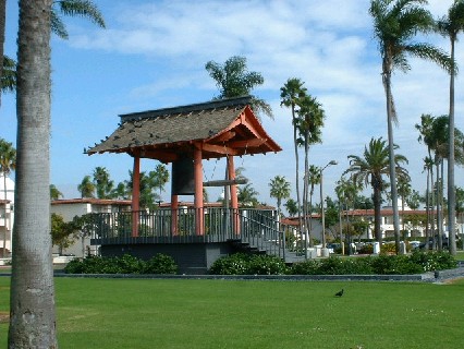 横浜市から寄贈された釣鐘