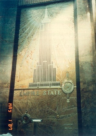 エンパイヤーステートビルロビーの壁にあったレリーフ