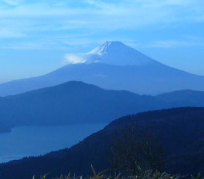 箱根から富士を仰ぐ