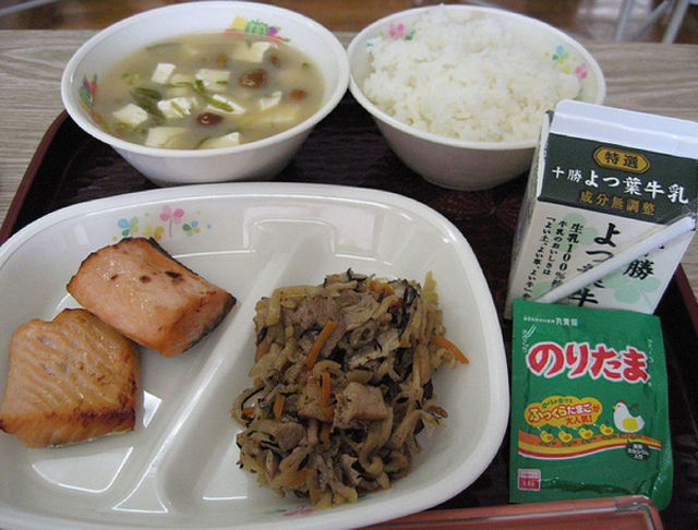 日本の給食７.jpg